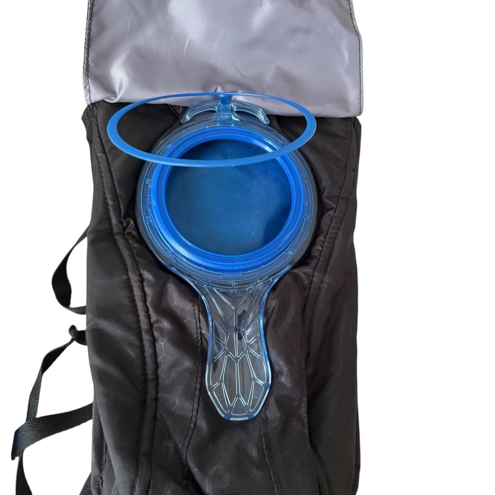 Camelbak Hydrobak Hydration Pack Complete With Lid - image 3
